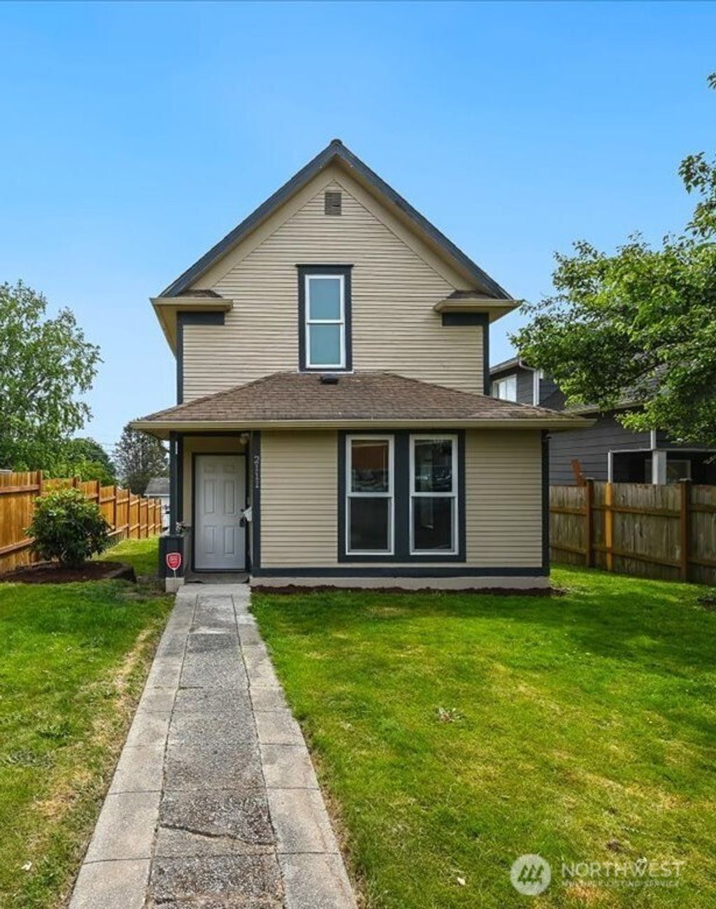 Photo of 2111 Cleveland Avenue, Everett, WA 98201 (MLS # 2392389)