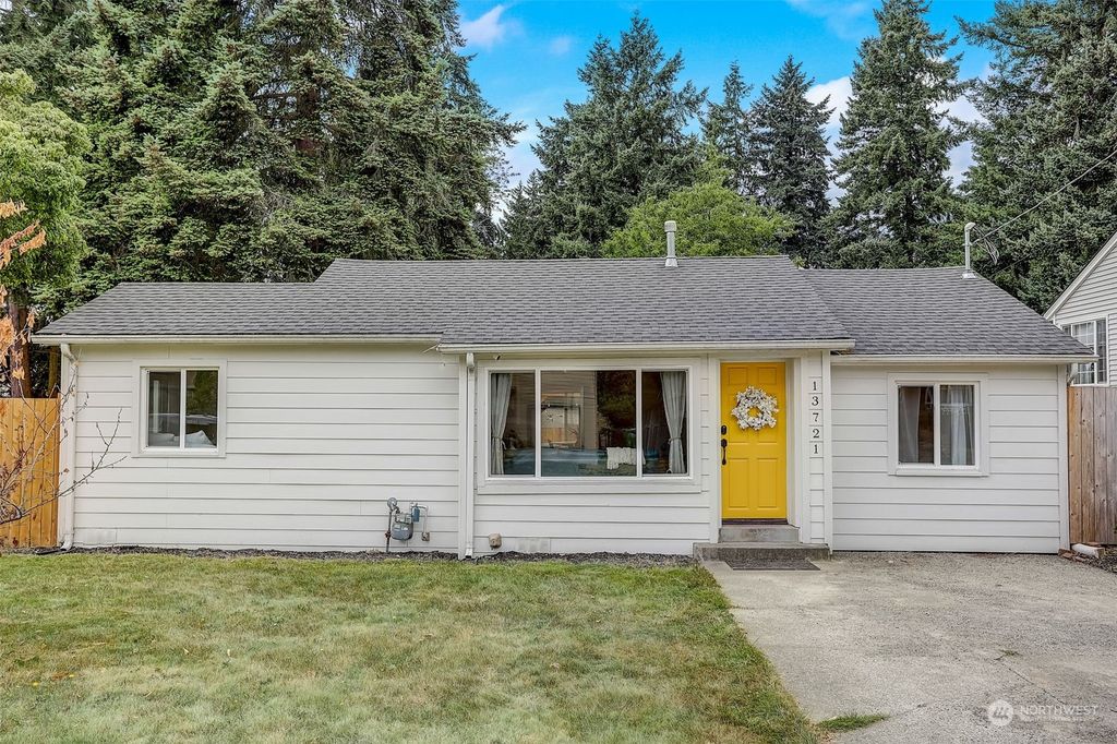 Photo of 13721 Ashworth Avenue N, Seattle, WA 98133 (MLS # 2140691)