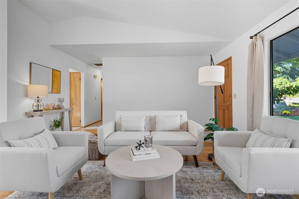 Photo of 2031 S 301st Place, Federal Way, WA 98003 (MLS # 2435994)
