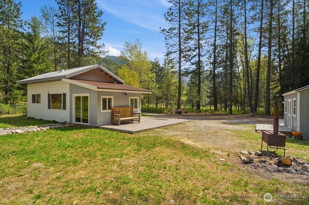 Photo of 17310 Jenne Drive, Entiat, WA 98822 (MLS # 2512177)