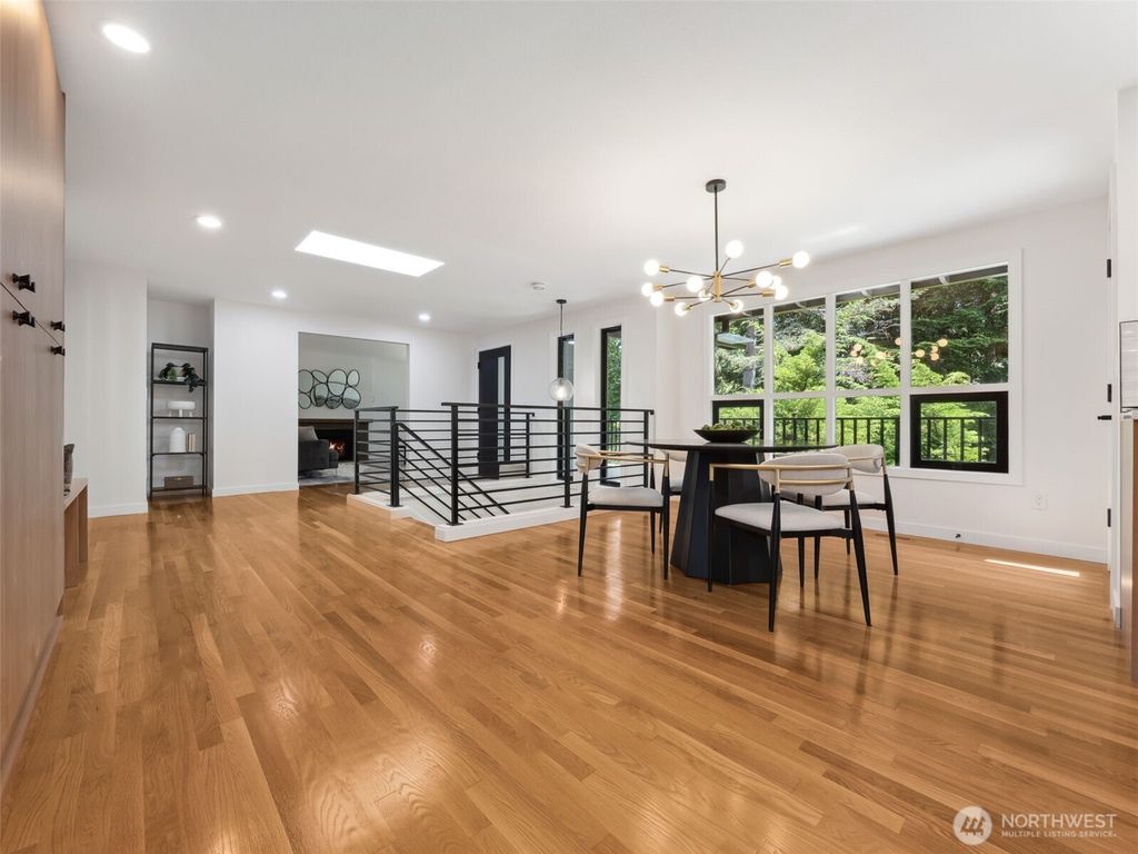 Photo of 6423 E Mercer Way, Mercer Island, WA 98040 (MLS # 2384347)