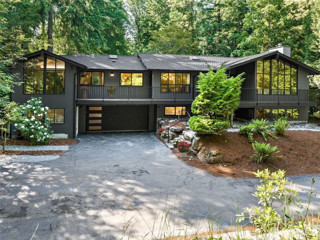 Photo of 6423 E Mercer Way, Mercer Island, WA 98040 (MLS # 2384347)