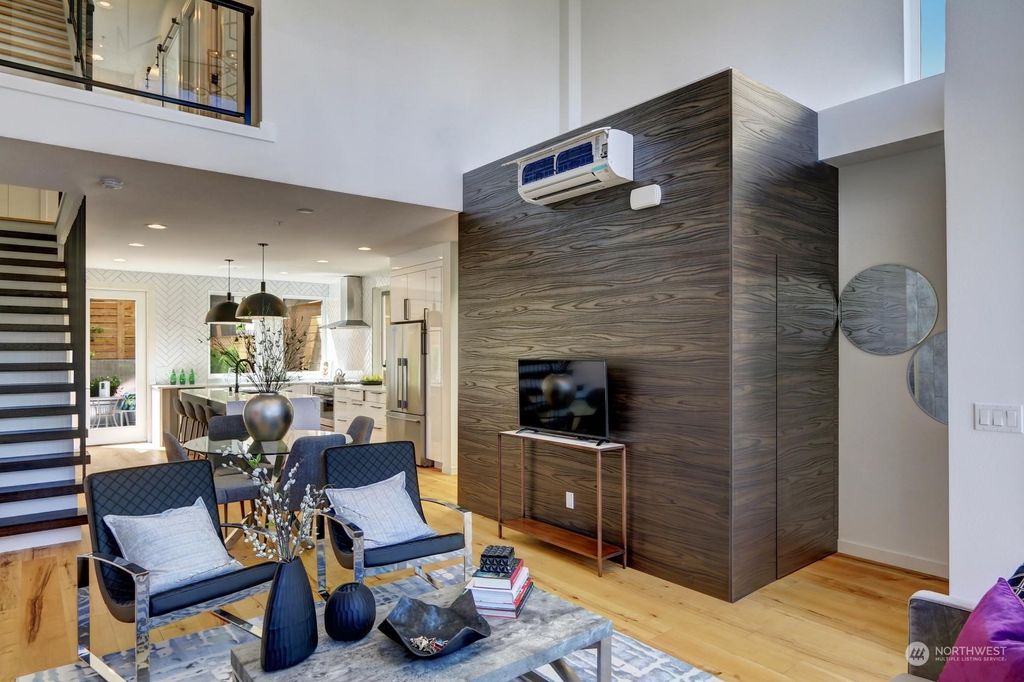 Photo of 111 26th Avenue E #D, Seattle, WA 98112 (MLS # 2025783)