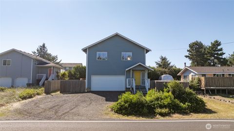 Photo of 399 Ocean Shores Boulevard SW, Ocean Shores, WA 98569 (MLS # 2424847)