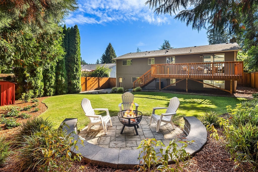 Photo of 3008 NE 201st Place, Lake Forest Park, WA 98155 (MLS # 2599026)