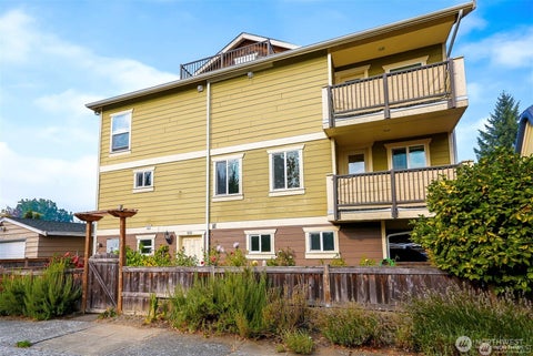 Photo of 900 SW Elmgrove Street, Seattle, WA 98106 (MLS # 2580006)