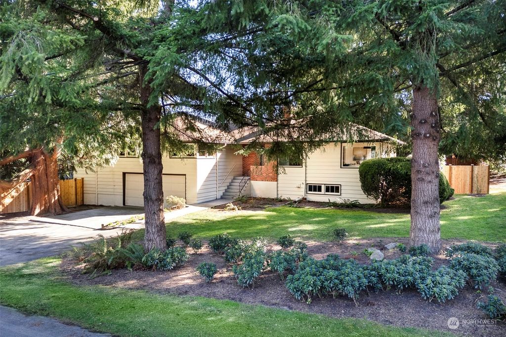 Photo of 3203 NE 88th Street, Seattle, WA 98115 (MLS # 2212385)