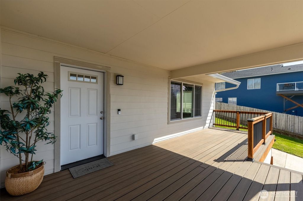 Photo of 9 Curtis Ln, Longview, WA 98632 (MLS # 2504183)