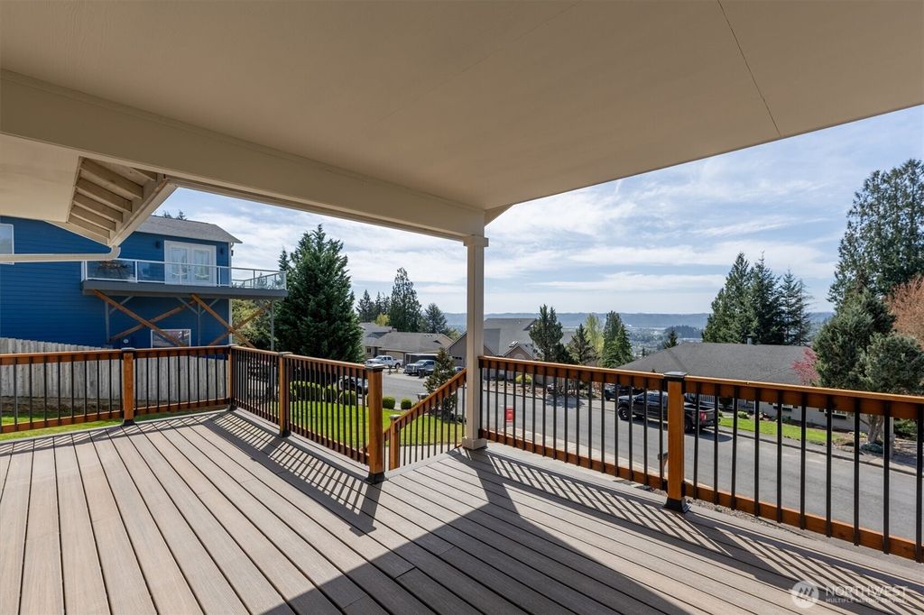 Photo of 9 Curtis Ln, Longview, WA 98632 (MLS # 2504183)