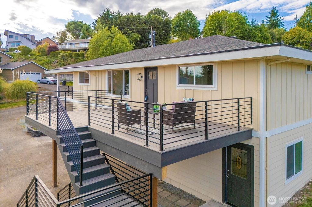 Photo of 21326 5th Avenue S, Des Moines, WA 98198 (MLS # 2387761)
