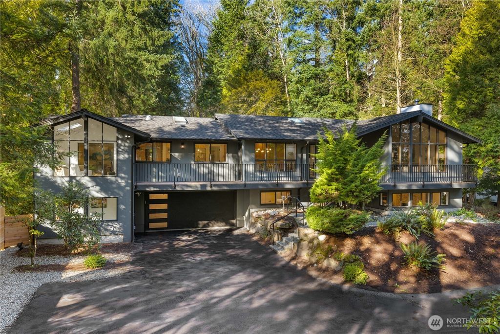 Photo of 6423 E Mercer Way, Mercer Island, WA 98040 (MLS # 2475726)