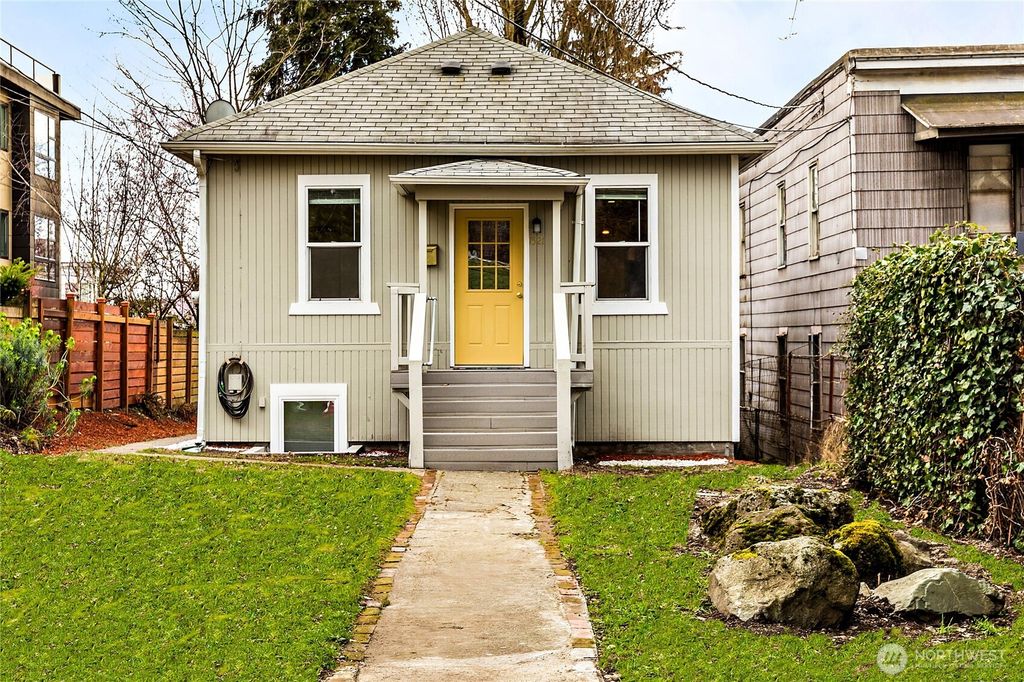 Photo of 1521 E Spruce Street, Seattle, WA 98122 (MLS # 2331131)