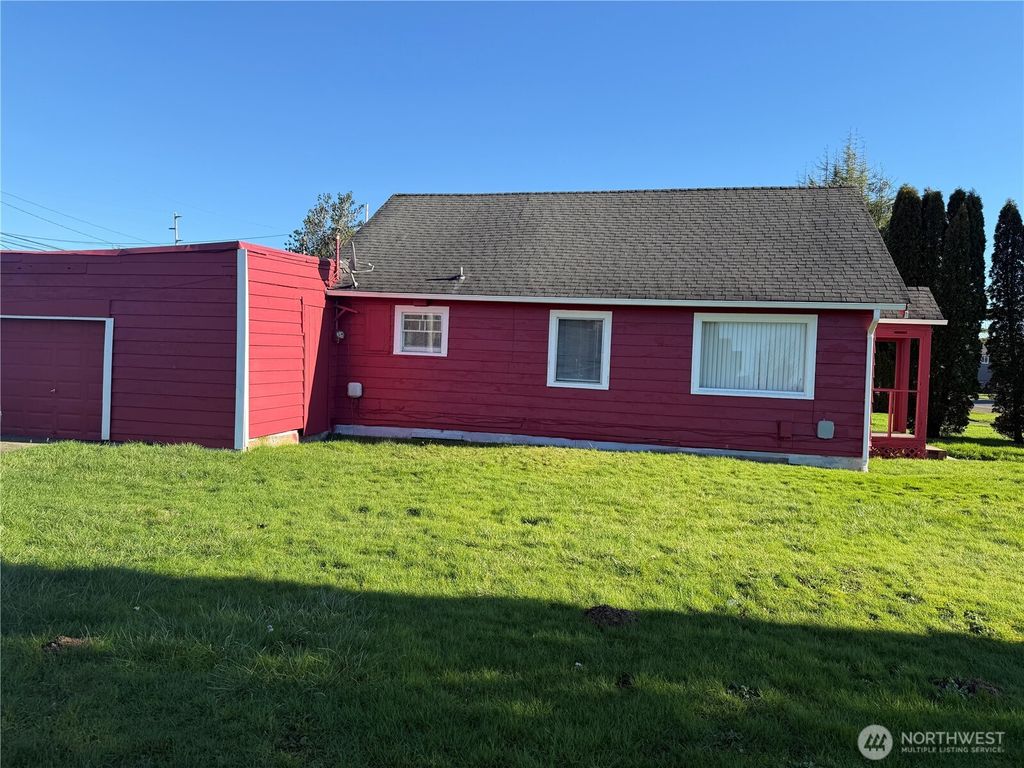 Photo of 3101 Sumner Avenue, Hoquiam, WA 98550 (MLS # 2470078)