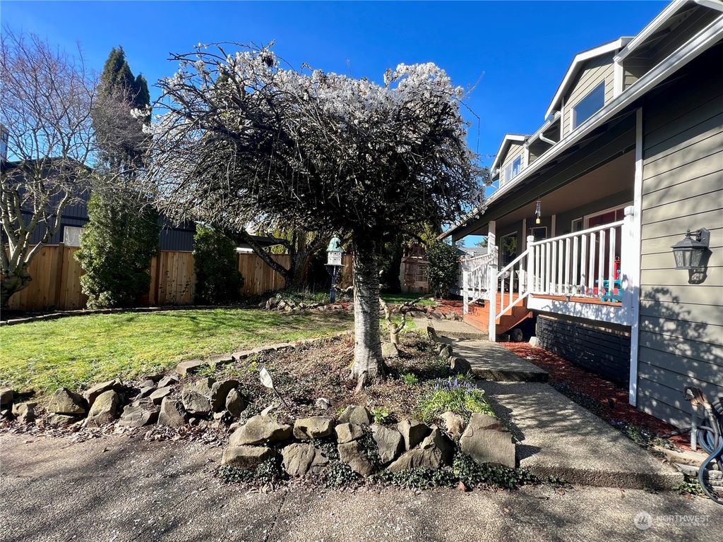 Photo of 11812 SE 204th Street, Kent, WA 98031 (MLS # 2202973)