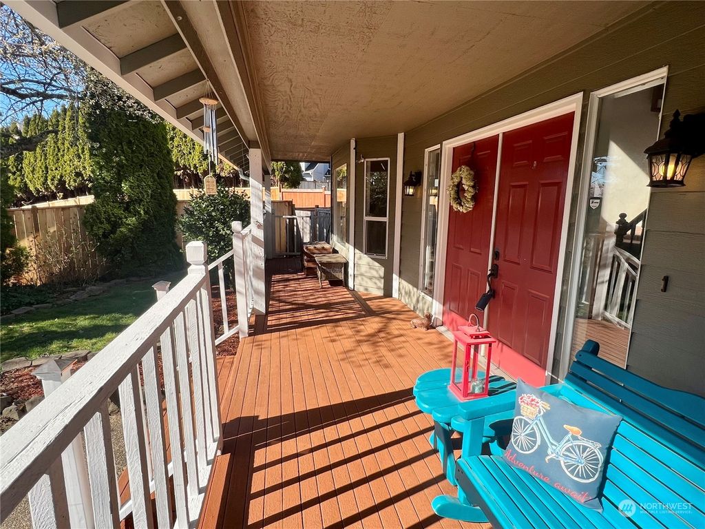 Photo of 11812 SE 204th Street, Kent, WA 98031 (MLS # 2202973)