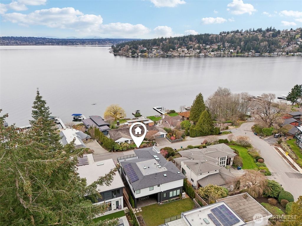 Photo of 1658 10th Street W, Kirkland, WA 98033 (MLS # 2409035)