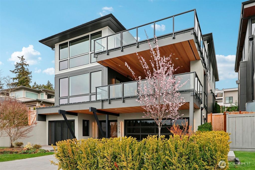 Photo of 1658 10th Street W, Kirkland, WA 98033 (MLS # 2409035)