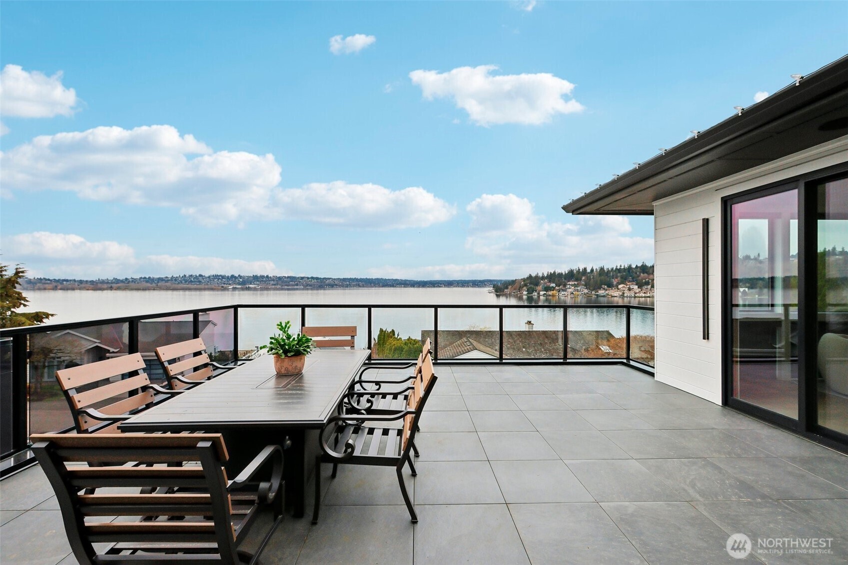 1658 10th Street W