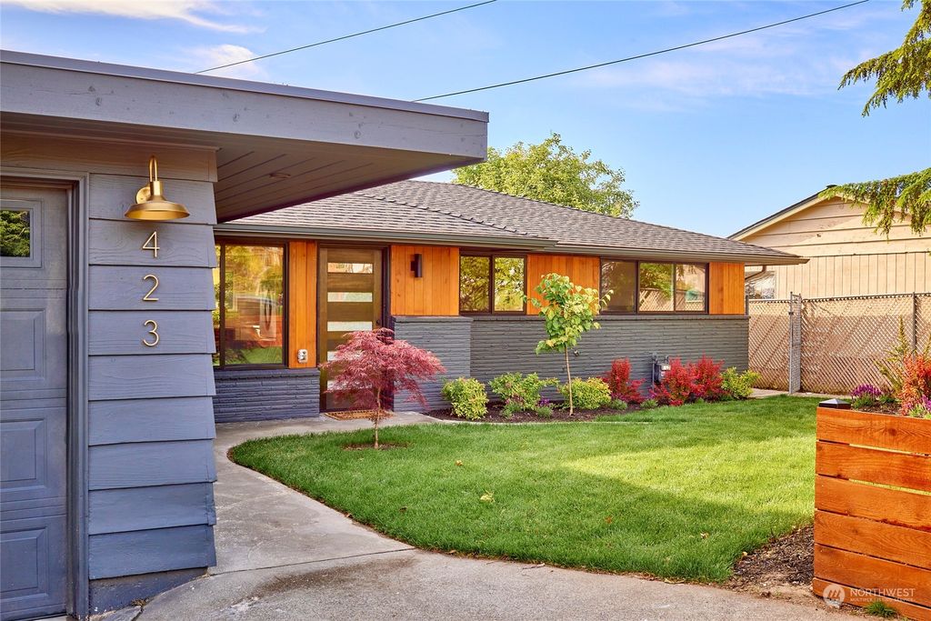 Photo of 423 3rd Avenue N, Edmonds, WA 98020 (MLS # 2251393)