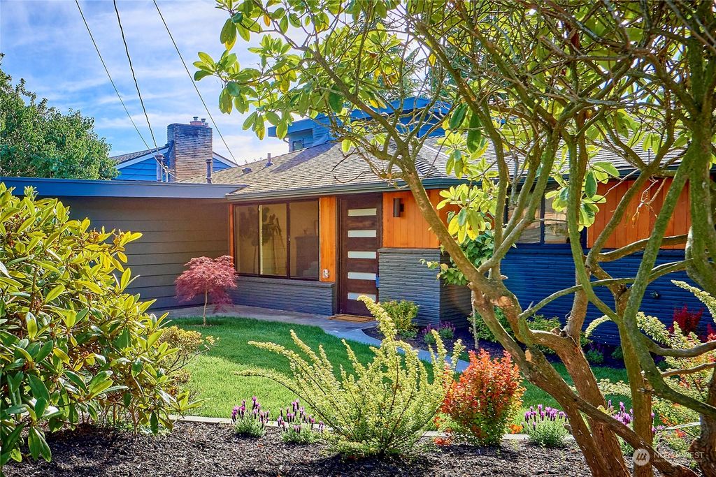 Photo of 423 3rd Avenue N, Edmonds, WA 98020 (MLS # 2251393)
