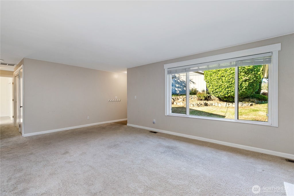 Photo of 11815 SE 323rd Place, Auburn, WA 98092 (MLS # 2577579)