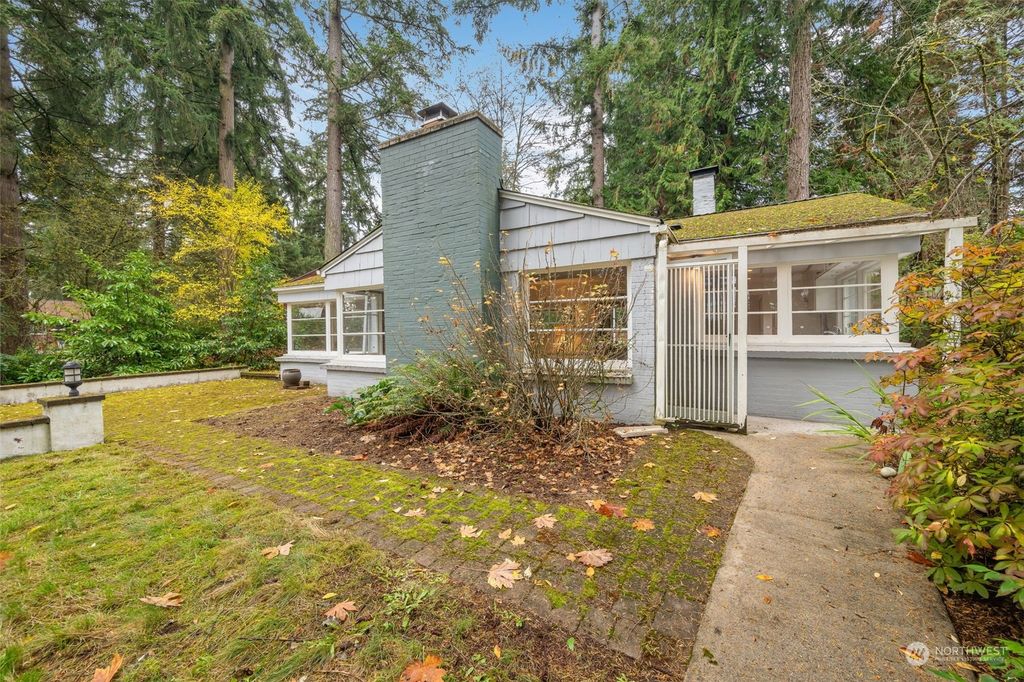 Photo of 14003 24th Avenue NE, Seattle, WA 98125 (MLS # 2310863)
