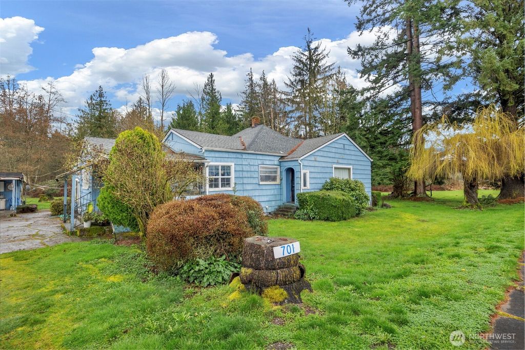 Photo of 701 N Fruitdale Road, Sedro Woolley, WA 98284 (MLS # 2496661)