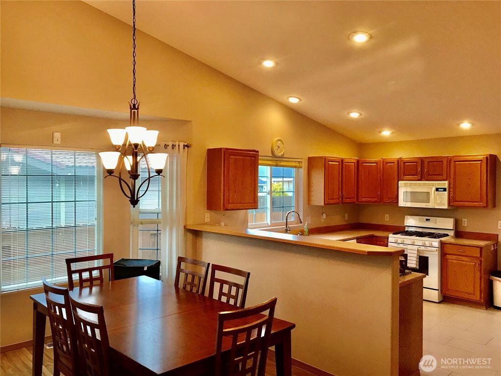 Photo of 310 E Tanglewood Drive, Moses Lake, WA 98837 (MLS # 2494662)