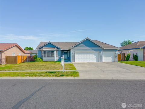 Photo of 310 E Tanglewood Drive, Moses Lake, WA 98837 (MLS # 2494662)
