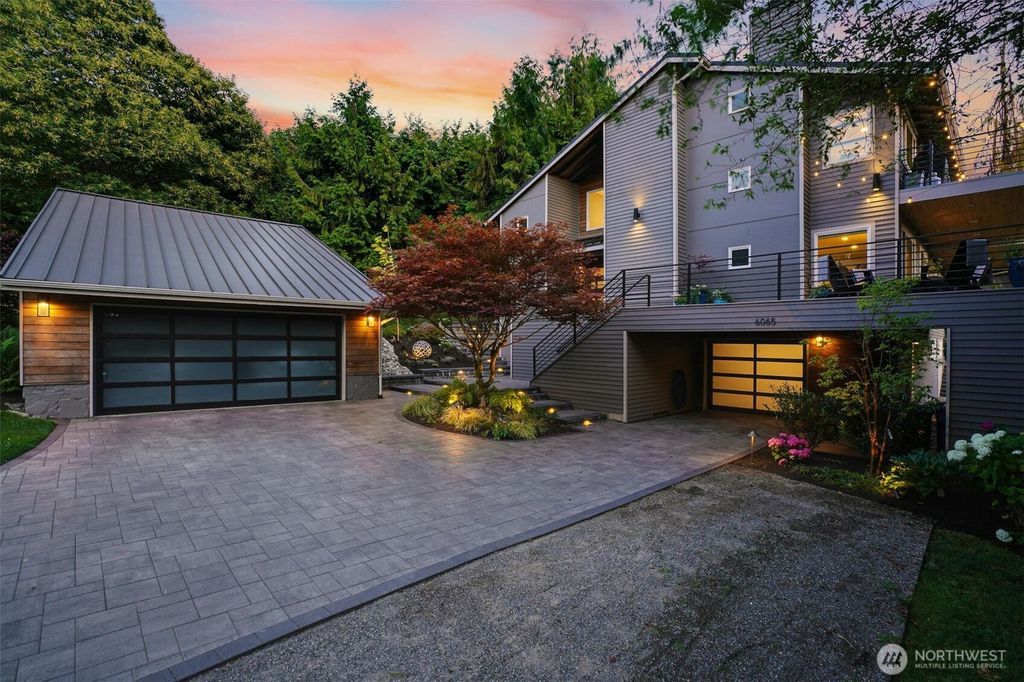 Photo of 6065 NE 135th Street, Kirkland, WA 98034 (MLS # 2498840)