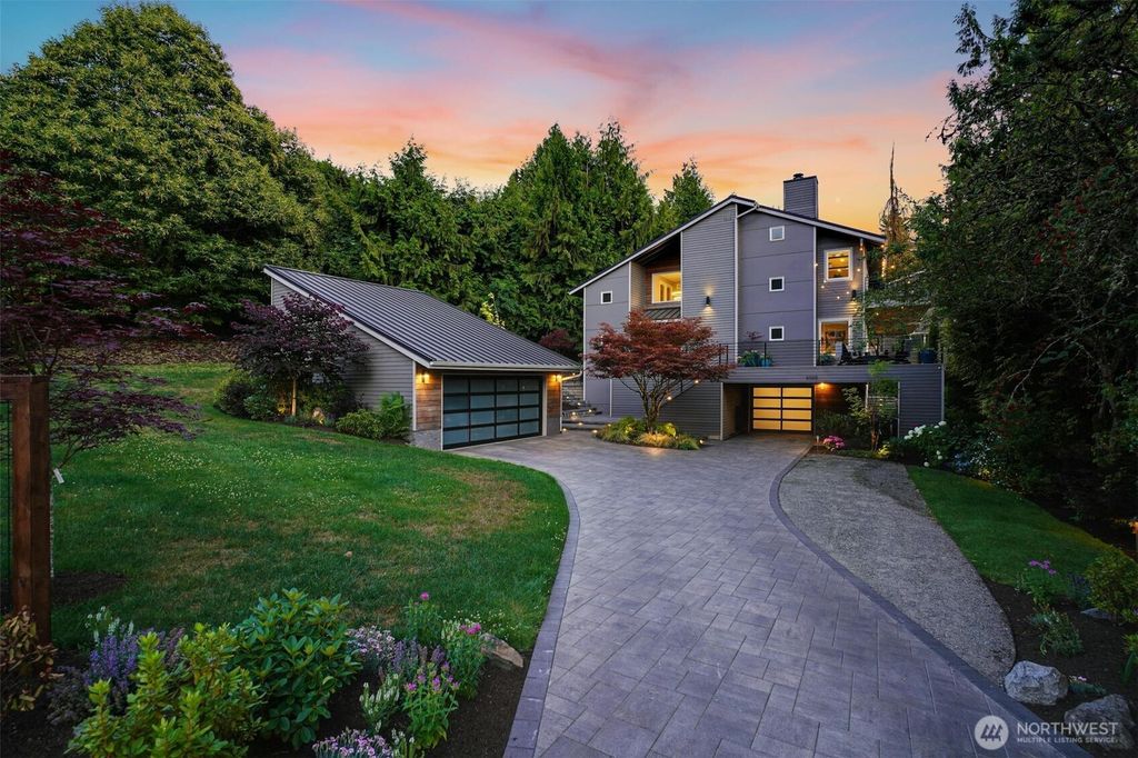 Photo of 6065 NE 135th Street, Kirkland, WA 98034 (MLS # 2498840)