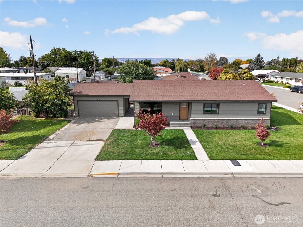 Photo of 903 6th AVE AVE SE, Quincy, WA 98848 (MLS # 2590355)