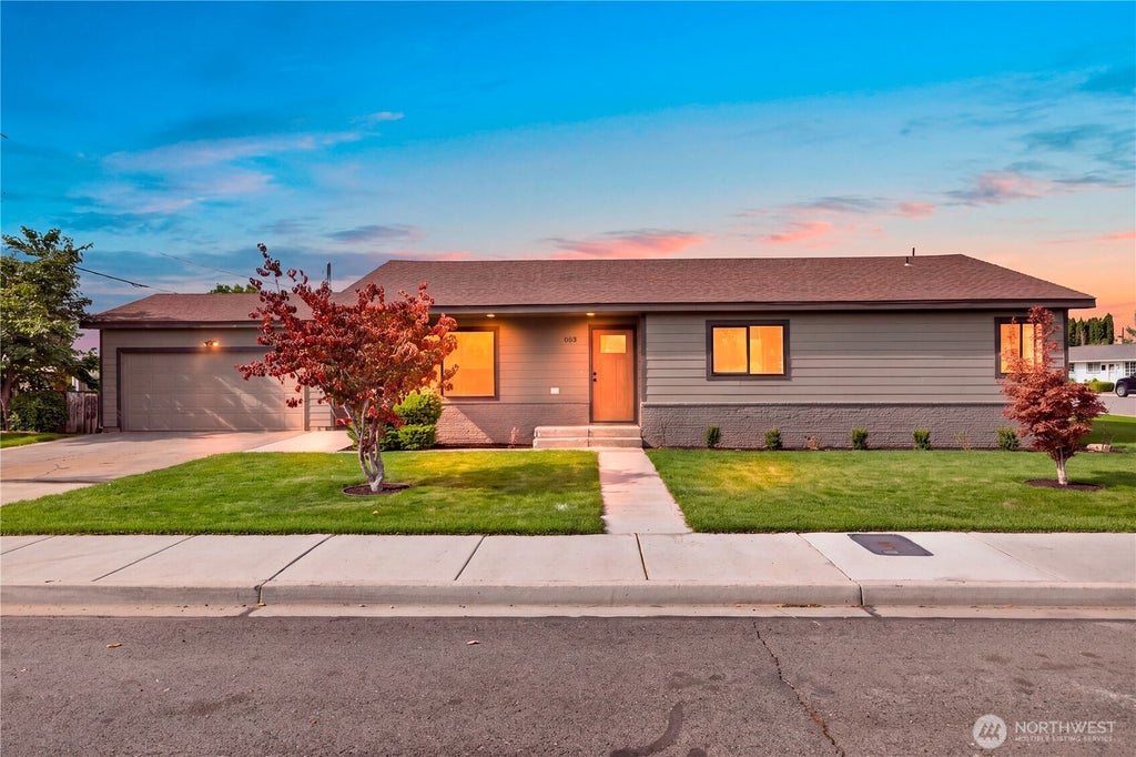 Photo of 903 6th AVE AVE SE, Quincy, WA 98848 (MLS # 2590355)