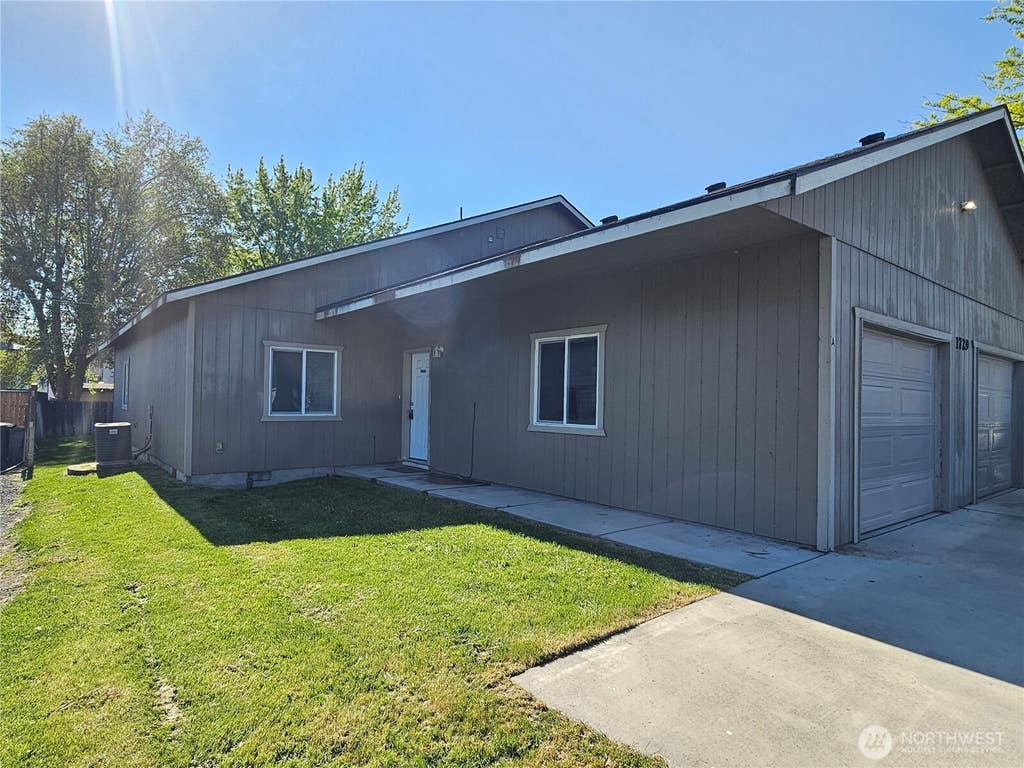 Photo of 1729 W Bemis Street, Moses Lake, WA 98837 (MLS # 2544687)
