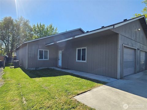 Photo of 1729 W Bemis Street, Moses Lake, WA 98837 (MLS # 2544687)