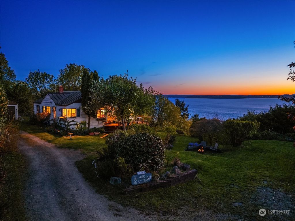 Photo of 5763 SW Orleans Street, Seattle, WA 98116 (MLS # 2227649)