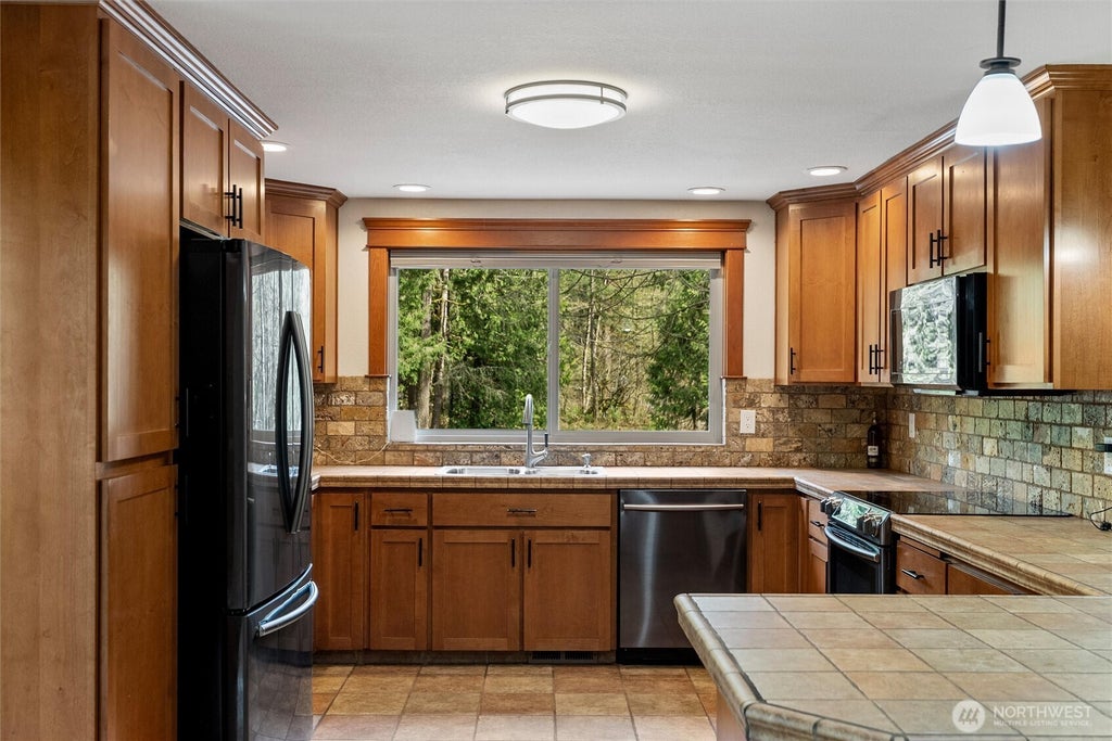 Photo of 27422 SE 236th Street, Maple Valley, WA 98038 (MLS # 2585443)