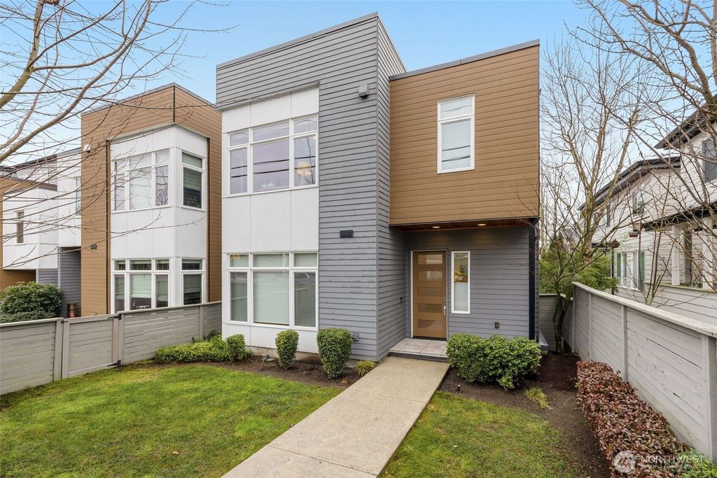 Photo of 315 State Street S #21, Kirkland, WA 98033 (MLS # 2476733)