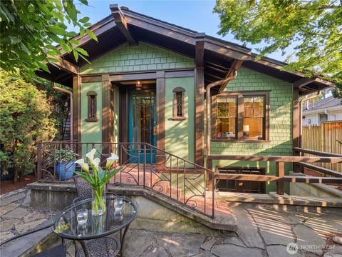 Photo of 325 NW 74th Street, Seattle, WA 98117 (MLS # 2570363)