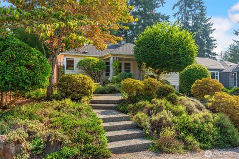 Photo of 10422 20th Ave NE Ave, Seattle, WA 98125 (MLS # 2437757)