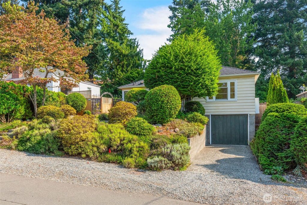 Photo of 10422 20th Ave NE Ave, Seattle, WA 98125 (MLS # 2437757)