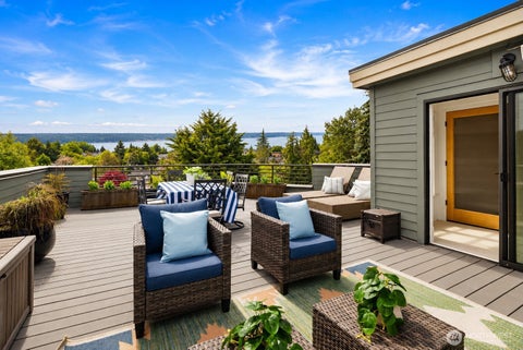Photo of 3215 W Lynn Street, Seattle, WA 98199 (MLS # 2507951)