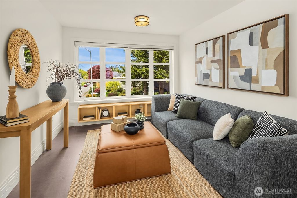 Photo of 3215 W Lynn Street, Seattle, WA 98199 (MLS # 2507951)