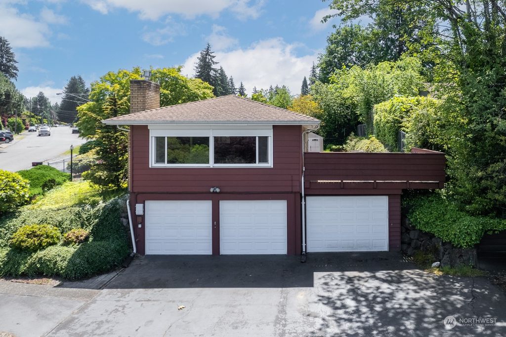 Photo of 607 Woodland Way, Kent, WA 98030 (MLS # 2248233)