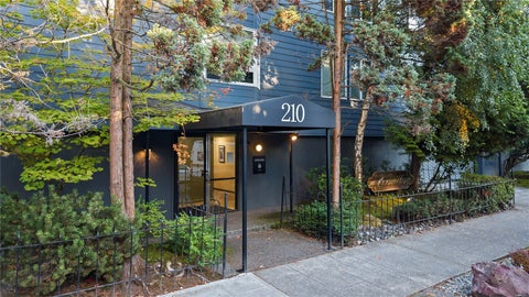 Photo of 210 Boylston Avenue E #101, Seattle, WA 98102 (MLS # 2597009)