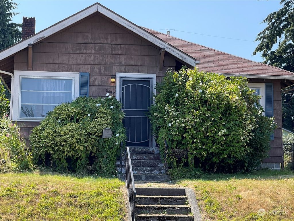 Photo of 2432 Pine Street St, Everett, WA 98201 (MLS # 2314263)