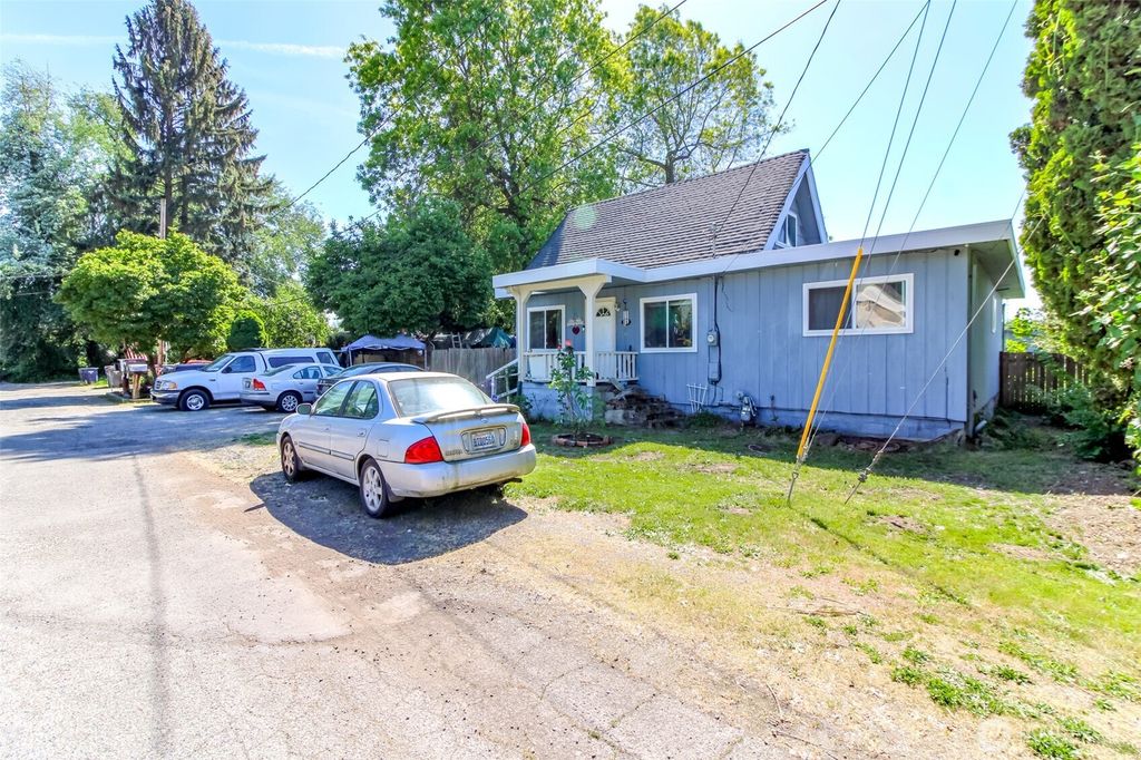 Photo of 3107 C Street SE, Auburn, WA 98002 (MLS # 2522170)