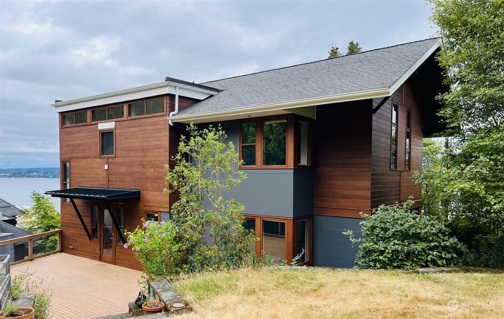 Photo of 1405 Newport Way, Seattle, WA 98122 (MLS # 2271467)