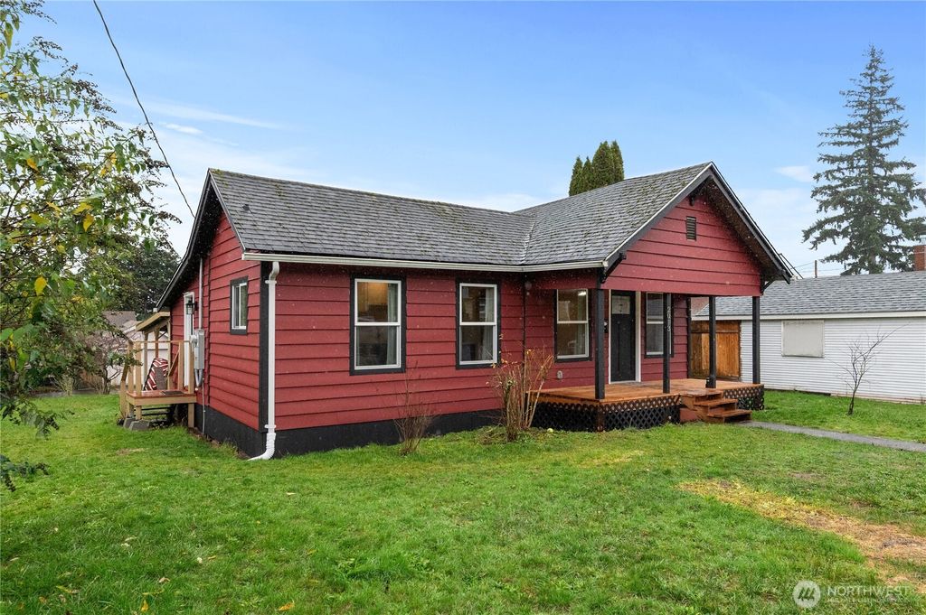 Photo of 2013 8th Street, Bremerton, WA 98337 (MLS # 2460016)