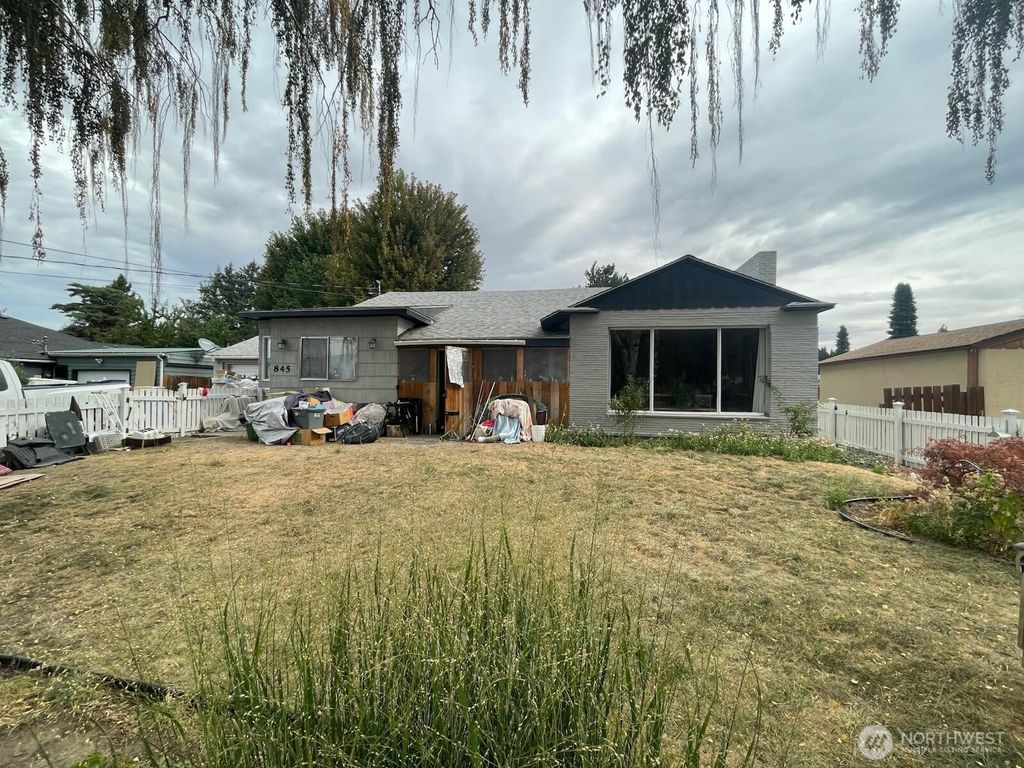 Photo of 845 N Devon Avenue, East Wenatchee, WA 98802 (MLS # 2443610)